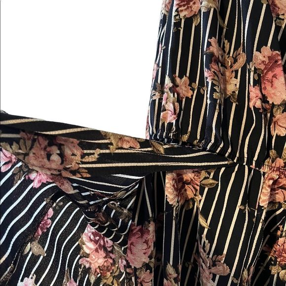 Rue 21 Floral striped maxi Romper Dress Half Sleeves
Shorts + criss cross neck - Picture 6 of 8